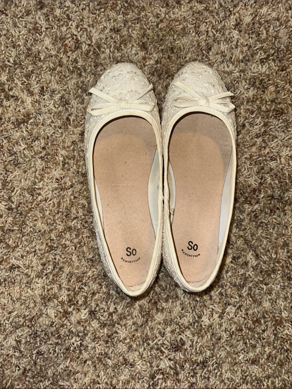 SO Cream Lace Ballet Flats with Bow Accent